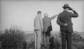 [David and Gwilym Lloyd George inspecting a WW1 battlefield]