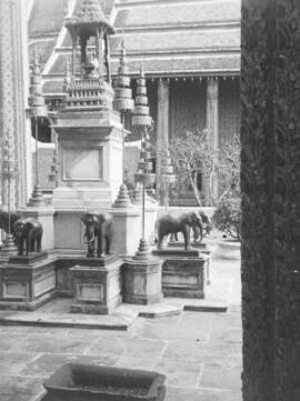 [Shrine, Wat Phra Kaew]