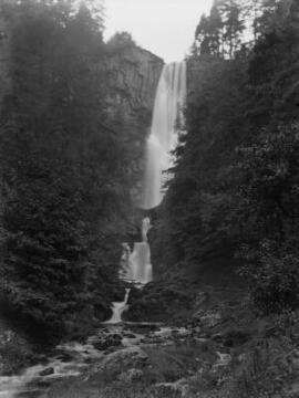 The Falls, Llanrhaiadr.