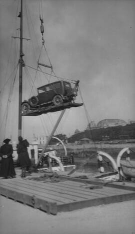[David Lloyd George's car being hoisted aboard a ship]