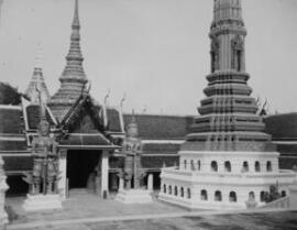 [Wat Phra Kaew, entrance]