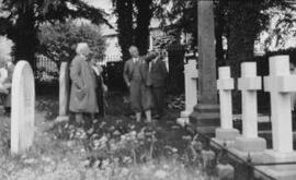 [David and Margaret Lloyd George in a cemetery / churchyard]