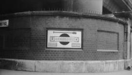 [Sign pointing to Charing Cross Underground Station]