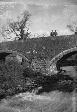 [David and Countess Lloyd George on the bridge at Llanystumdwy]